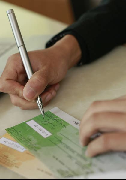 Checks and Crosses: Liability under BP 22 .